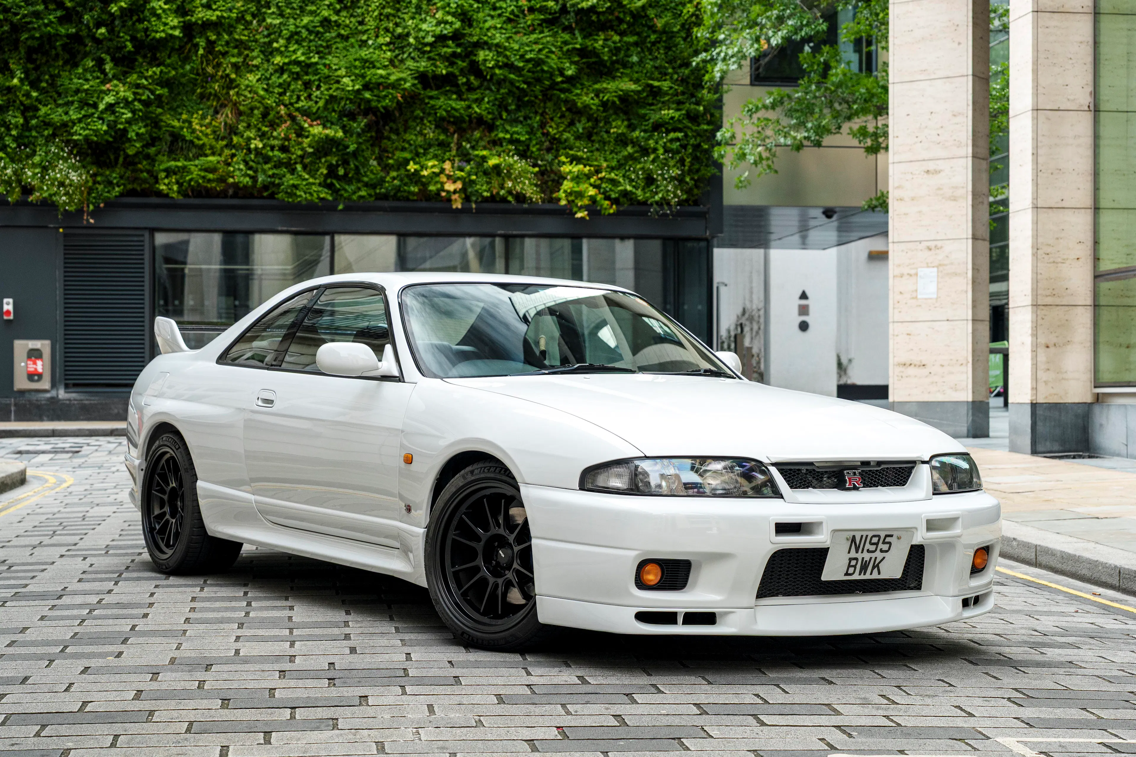 Nissan Skyline サイン入りモデルカー 日産オンラインショップ：4月